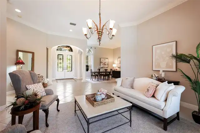 Listing Photo 11