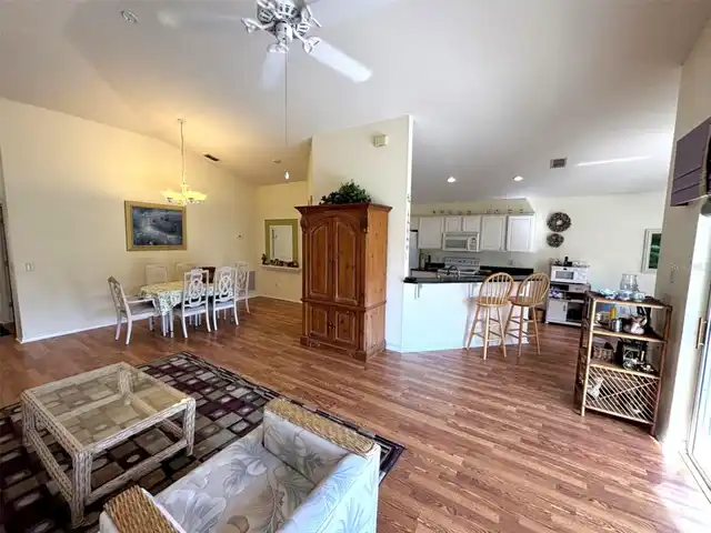 Listing Photo 12