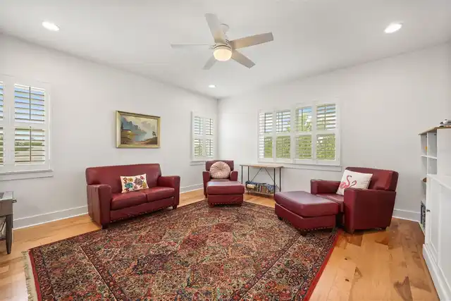 Listing Photo 9