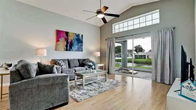 Listing Photo 11