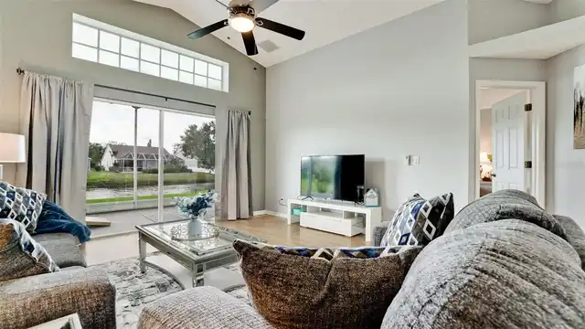 Listing Photo 12
