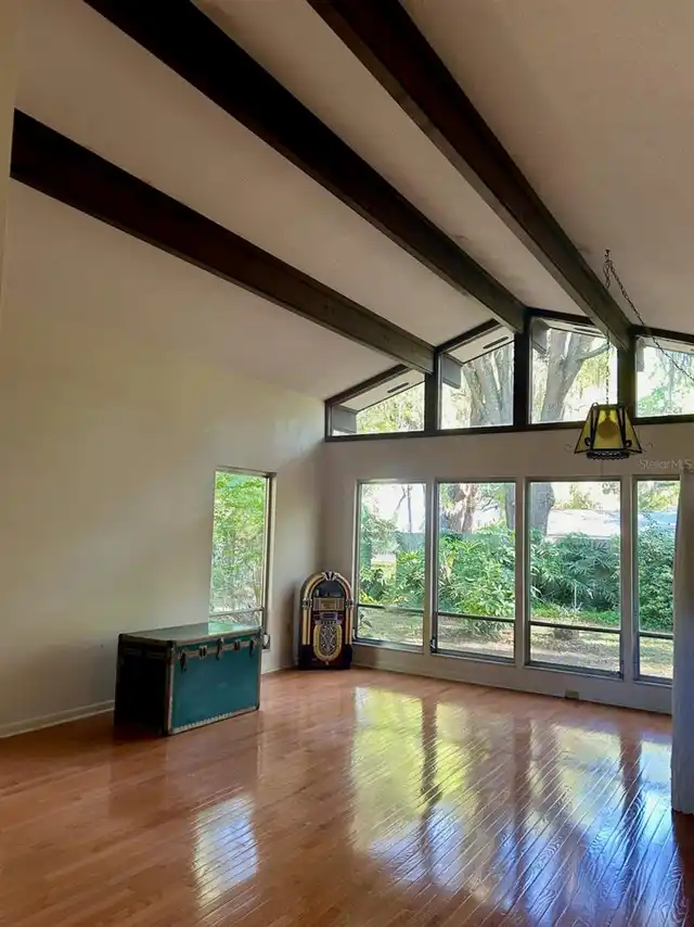 Listing Photo 8