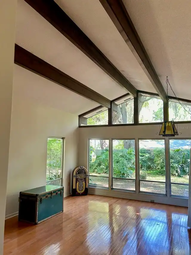 Listing Photo 9