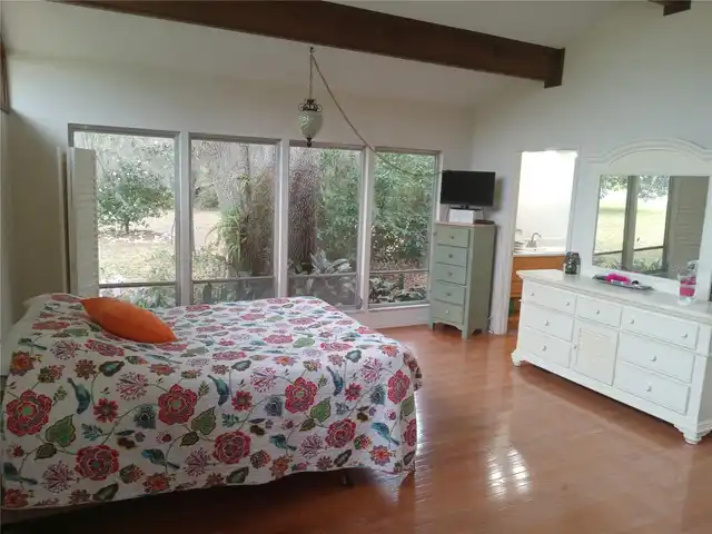 Listing Photo 11