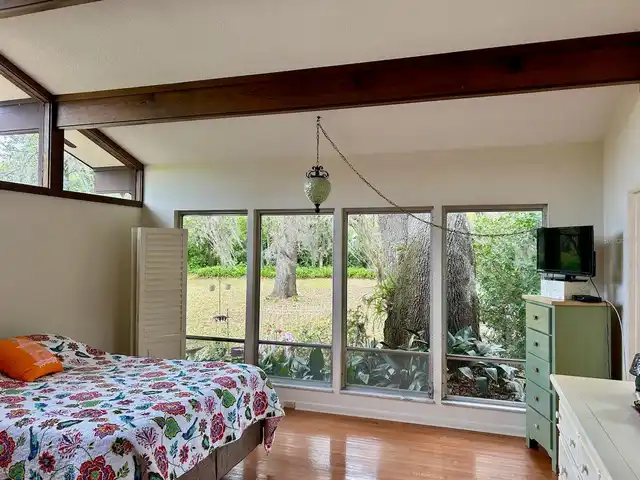 Listing Photo 12