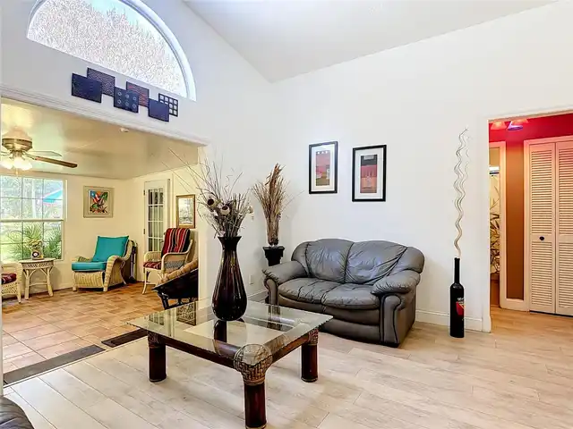 Listing Photo 8