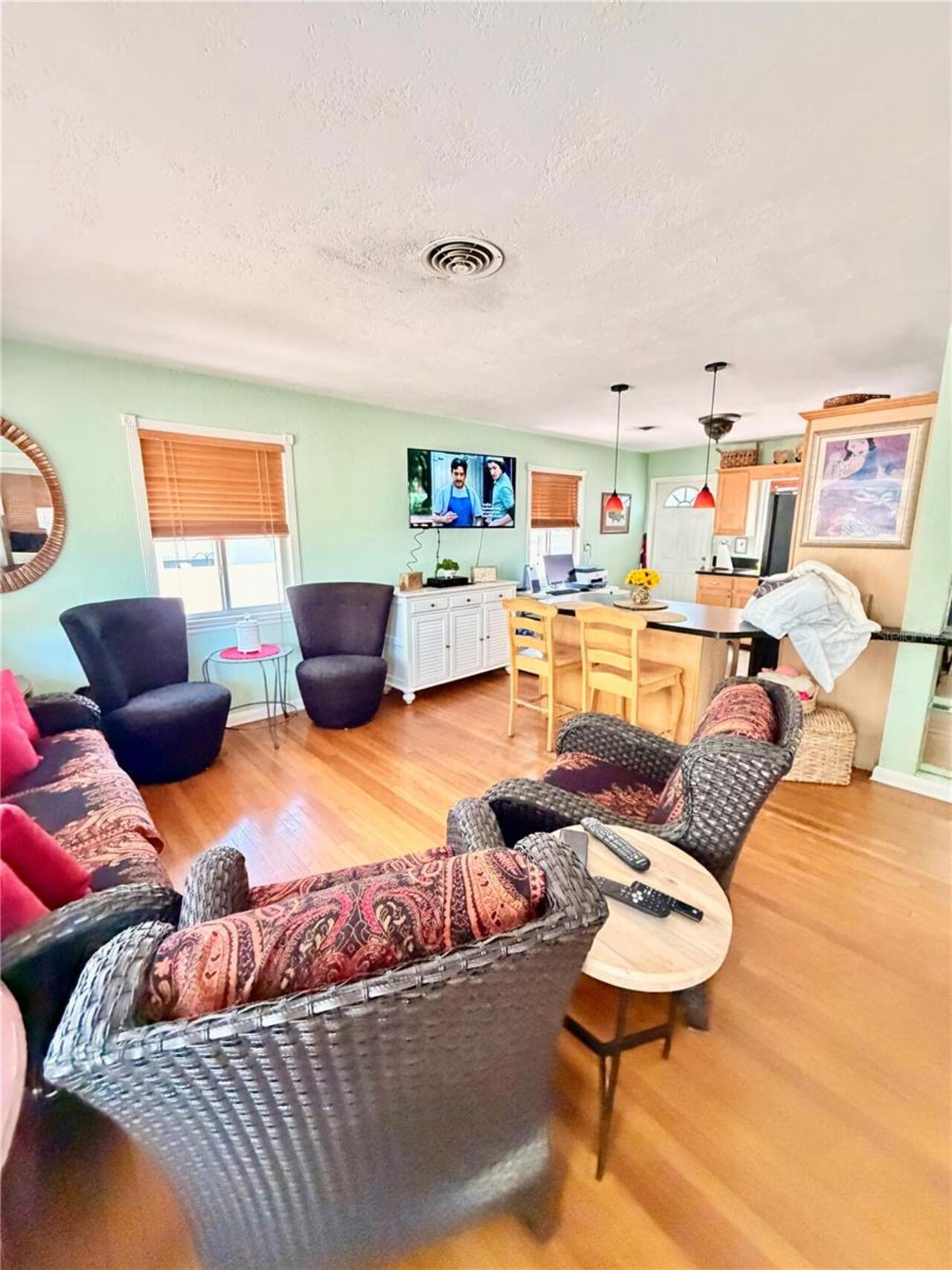 Listing Photo 6