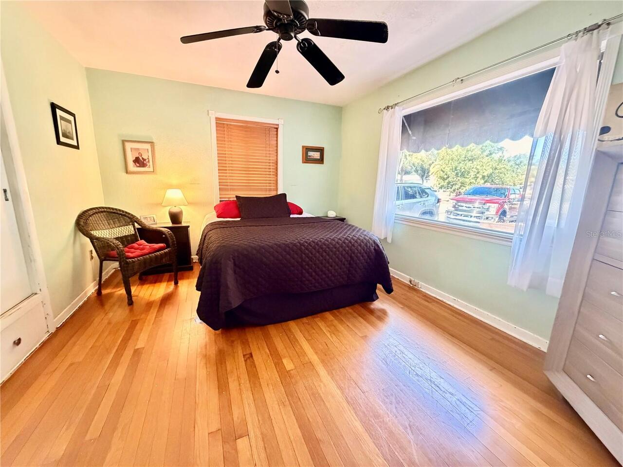 Listing Photo 12
