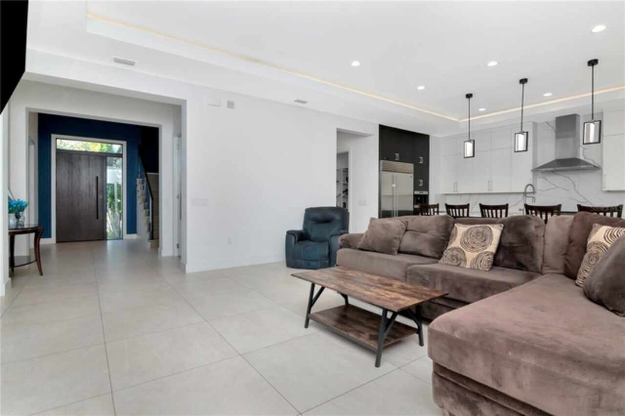 Listing Photo 12