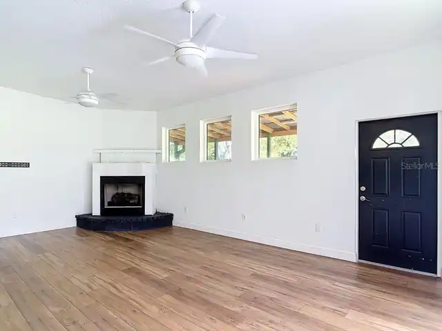 Listing Photo 11