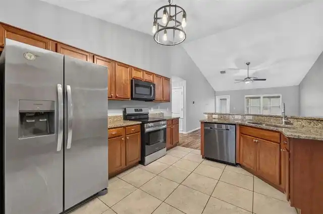 Listing Photo 8