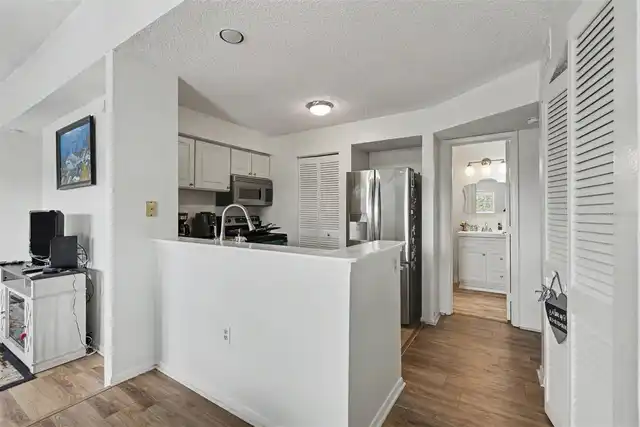 Listing Photo 11