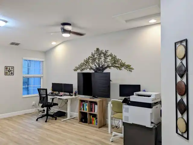 Listing Photo 11