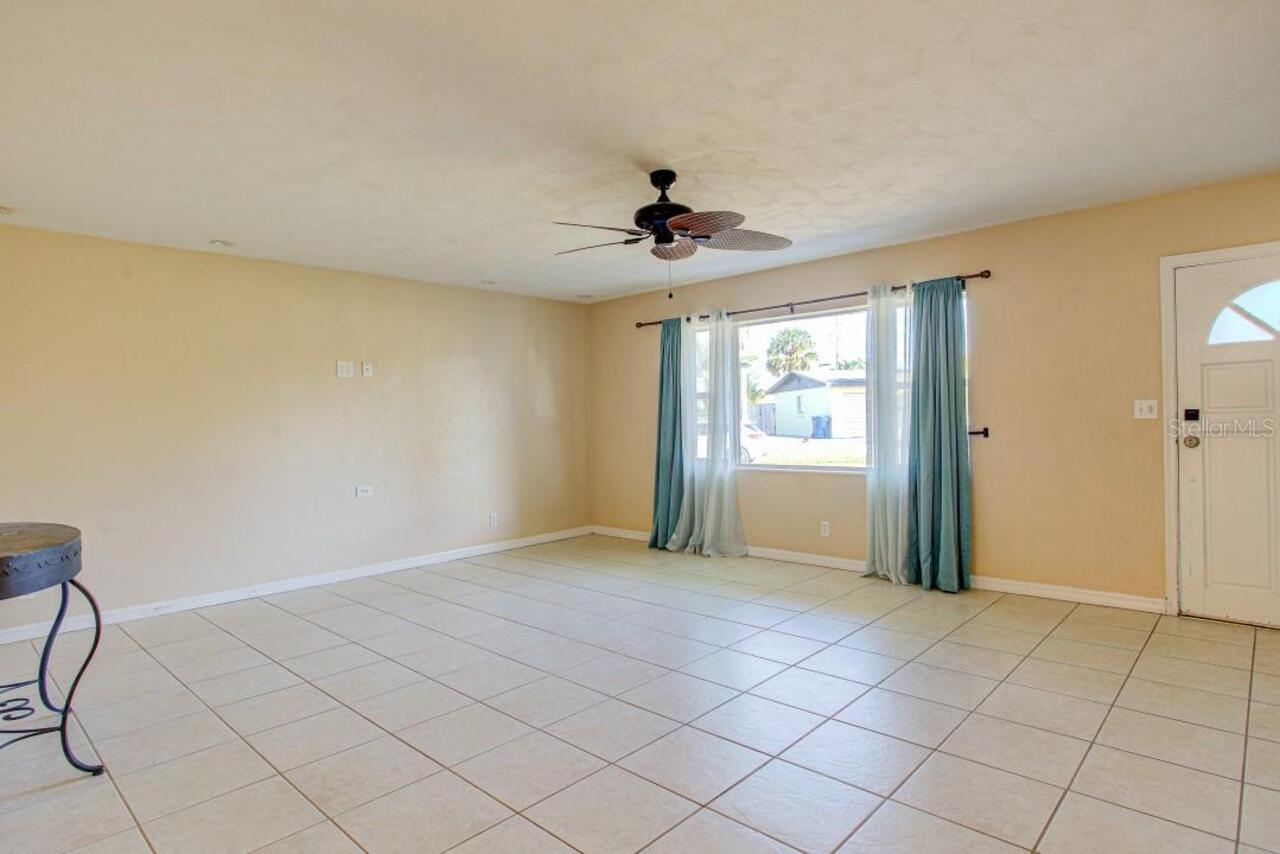Listing Photo 9