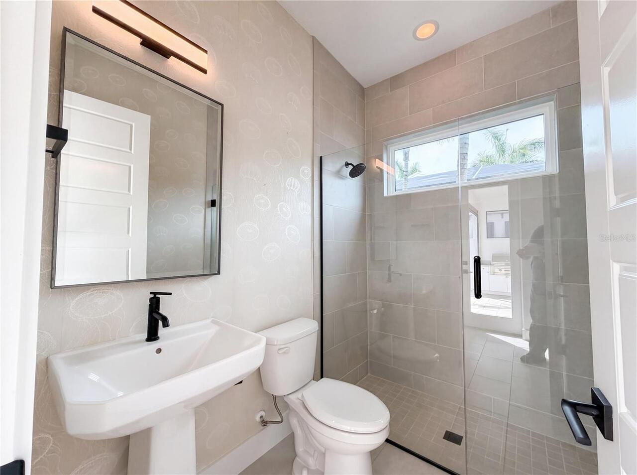 Listing Photo 12