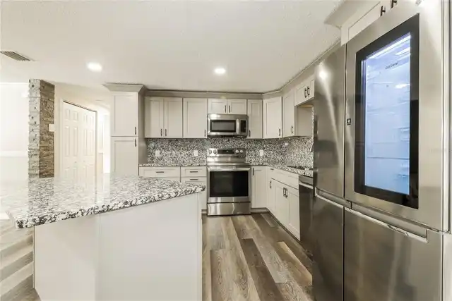 Listing Photo 12