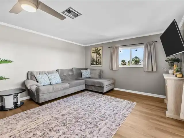 Listing Photo 14