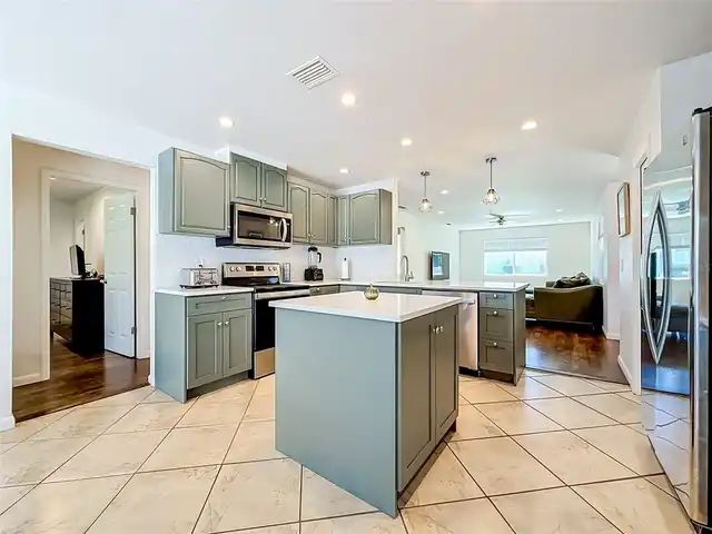 Listing Photo 12