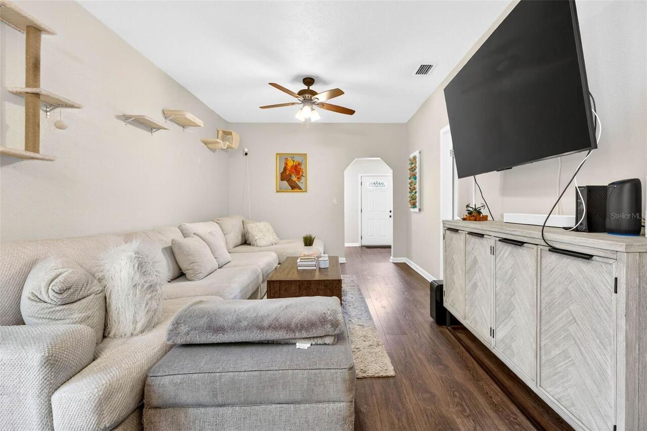 Listing Photo 12