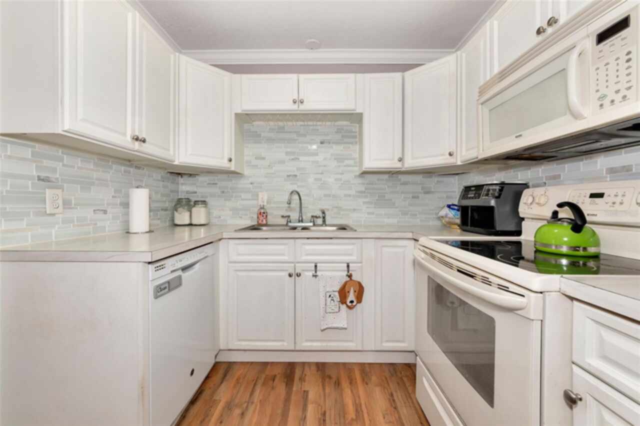 Listing Photo 12