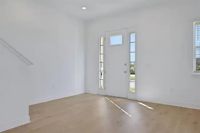 Listing Photo 8