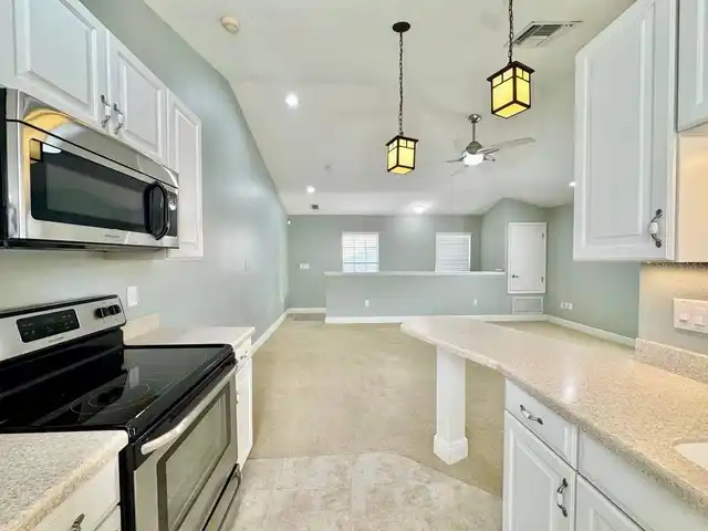 Listing Photo 8
