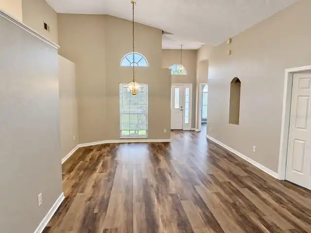 Listing Photo 10