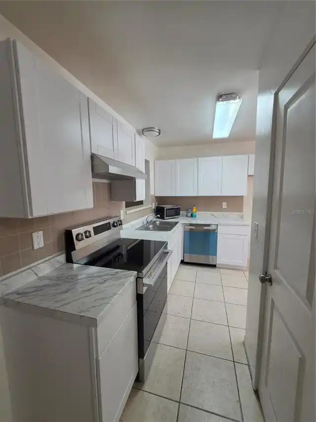 Listing Photo 12