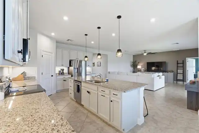 Listing Photo 11