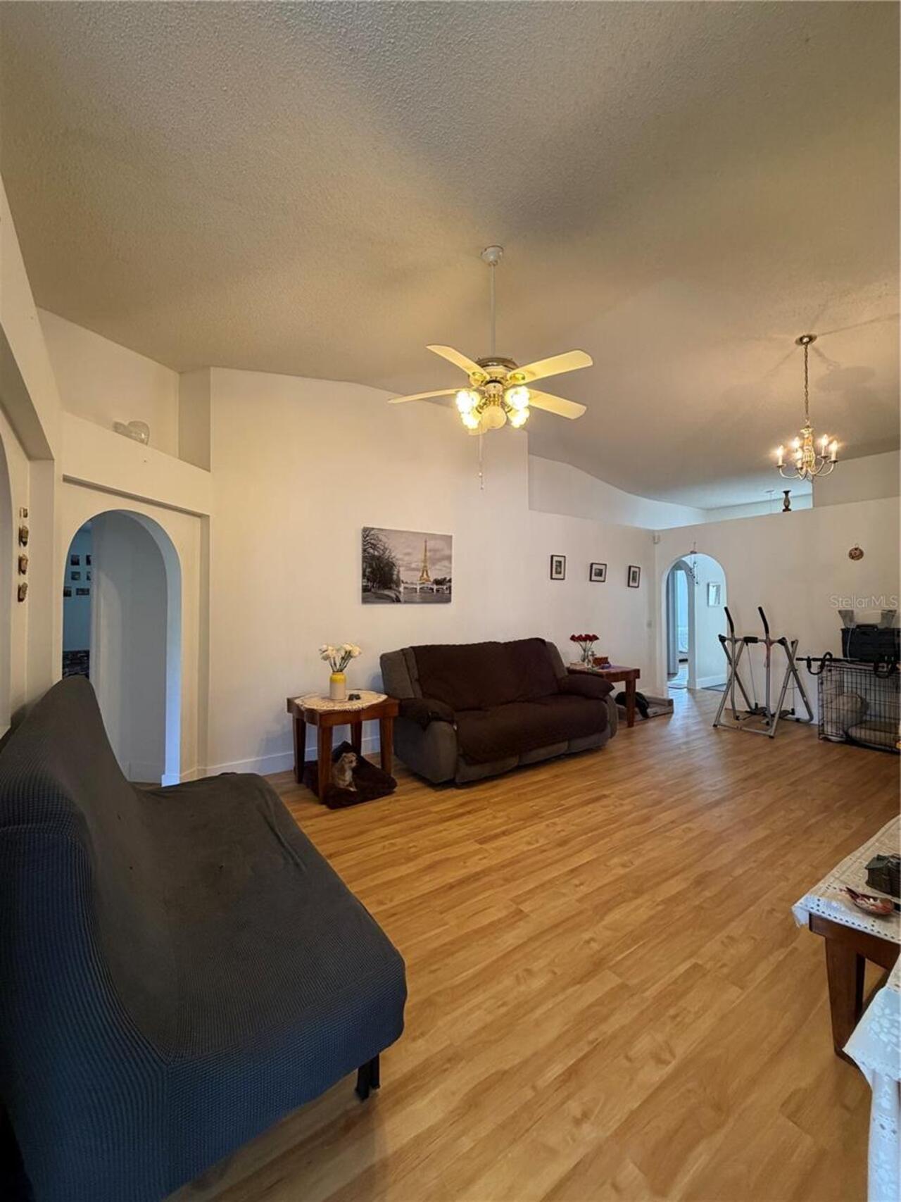 Listing Photo 11