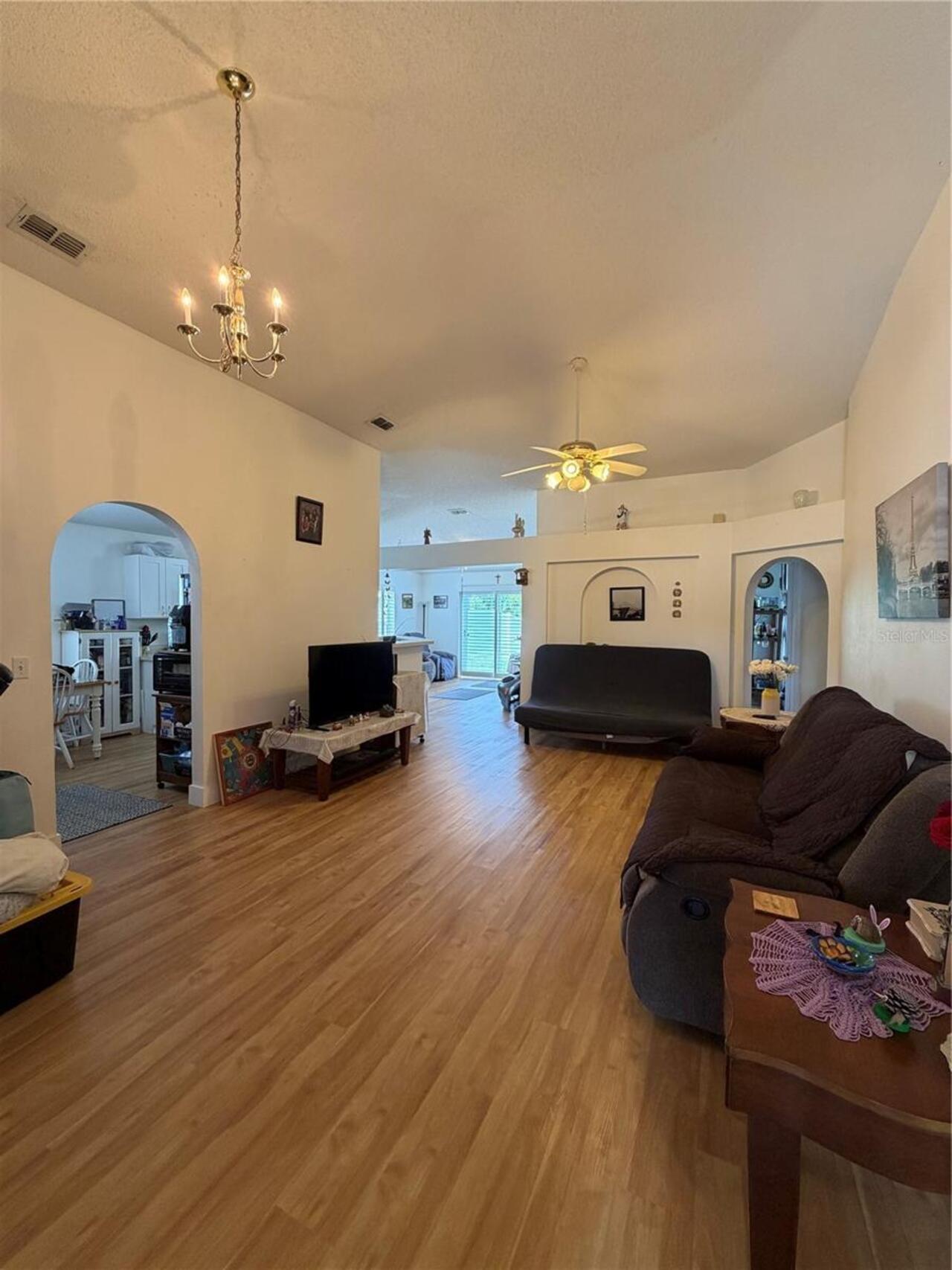 Listing Photo 12