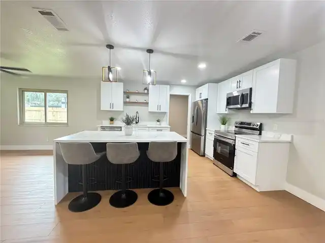 Listing Photo 10