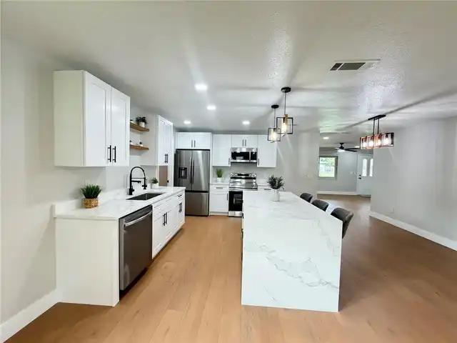 Listing Photo 11