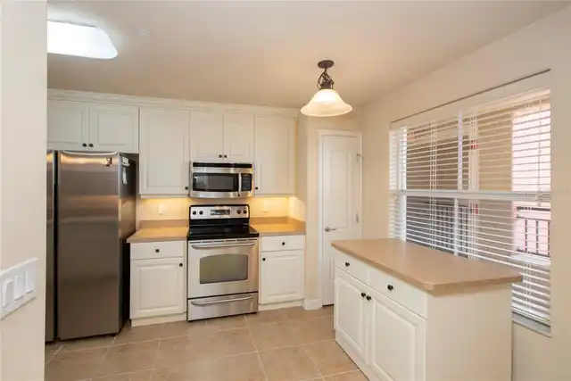 Listing Photo 10