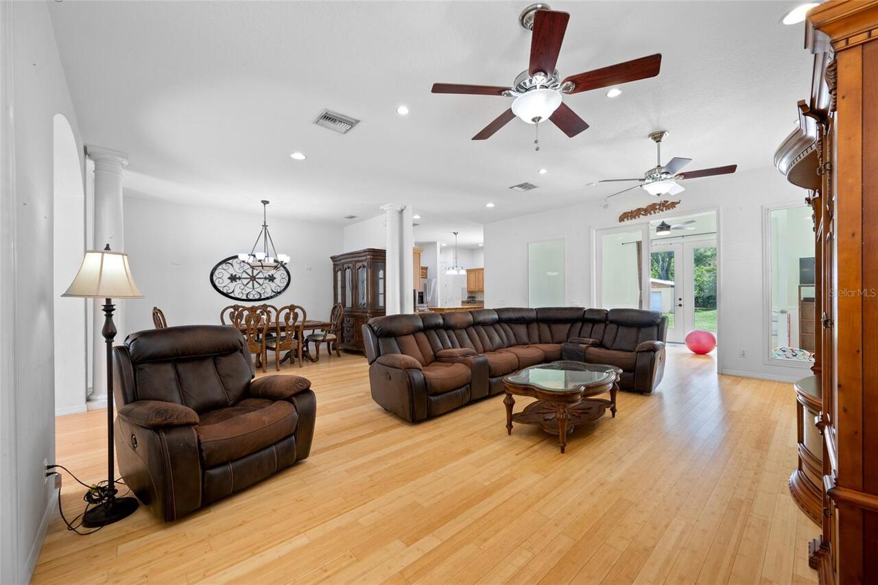 Listing Photo 11