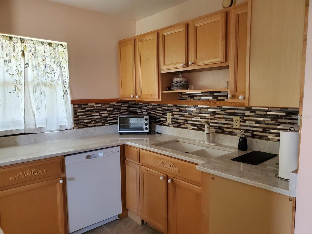 Listing Photo 8