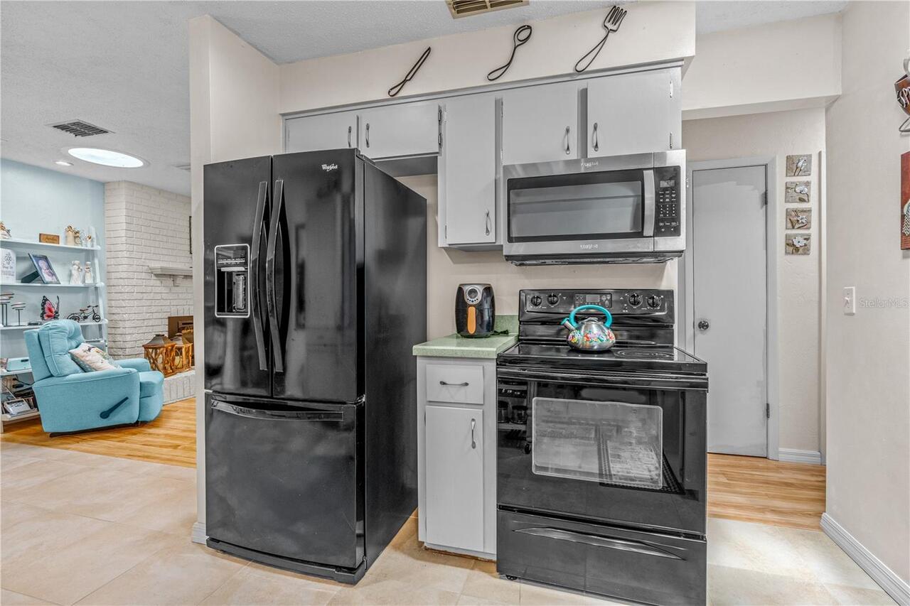 Listing Photo 9