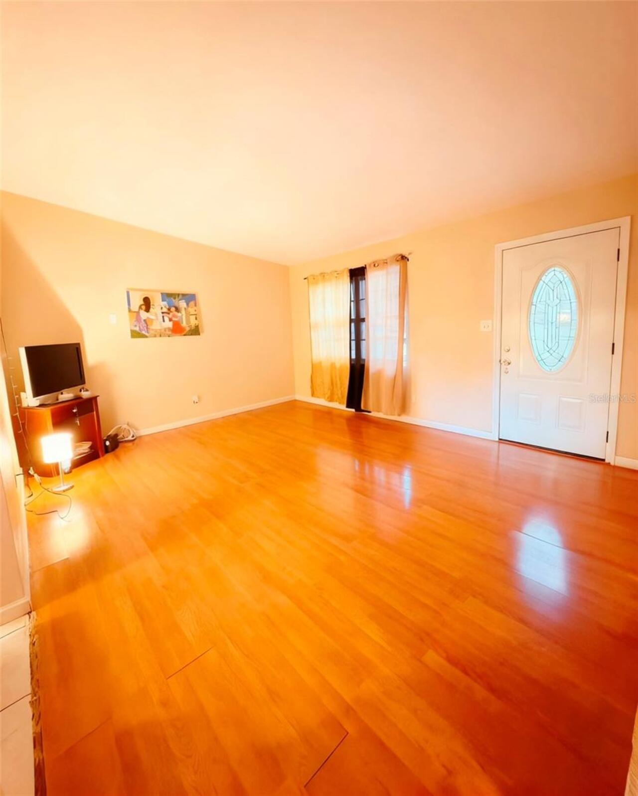 Listing Photo 8