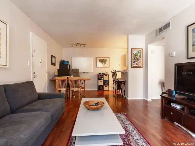 Listing Photo 6