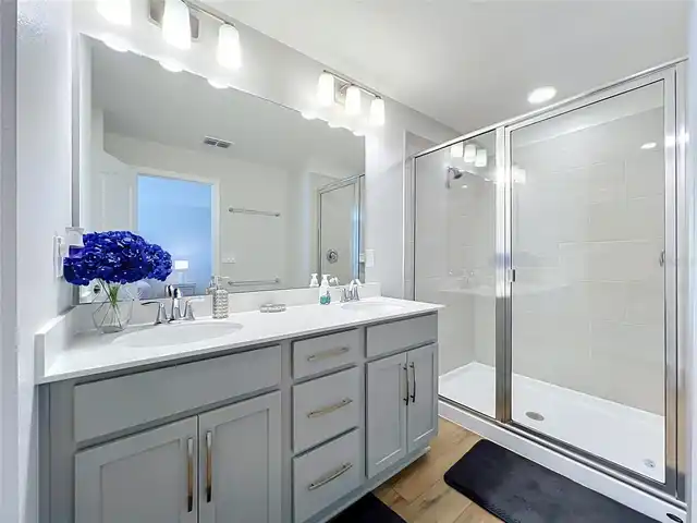 Listing Photo 12
