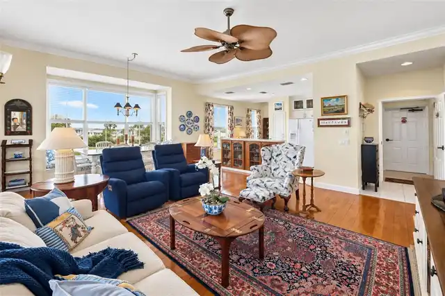 Listing Photo 11