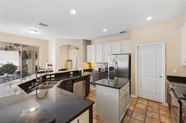 Listing Photo 12