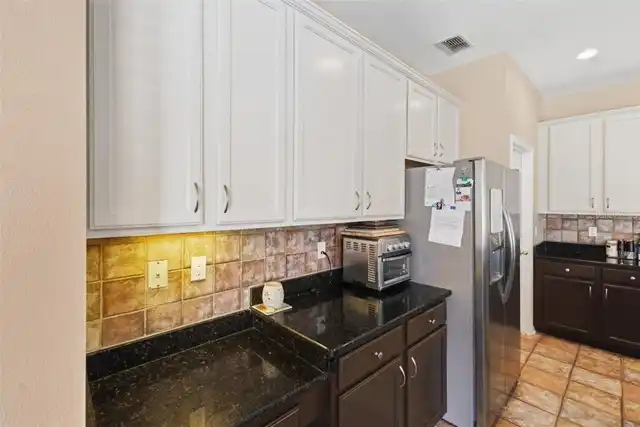 Listing Photo 14
