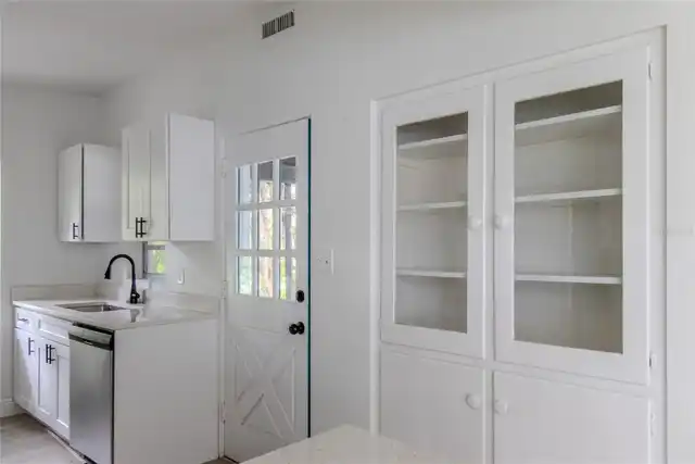 Listing Photo 8
