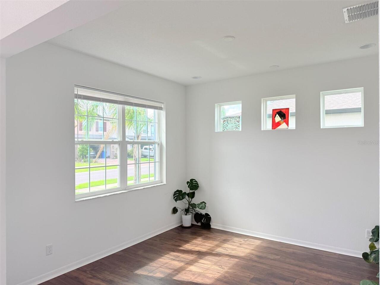 Listing Photo 11