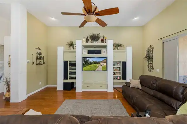 Listing Photo 9