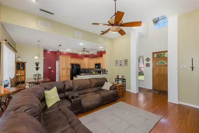 Listing Photo 11