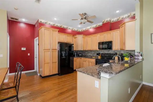 Listing Photo 12
