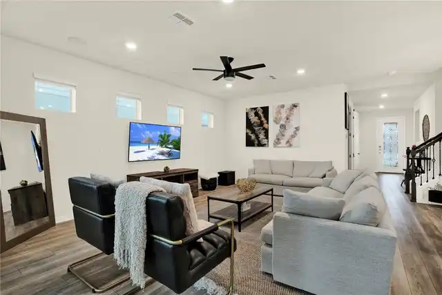 Listing Photo 8