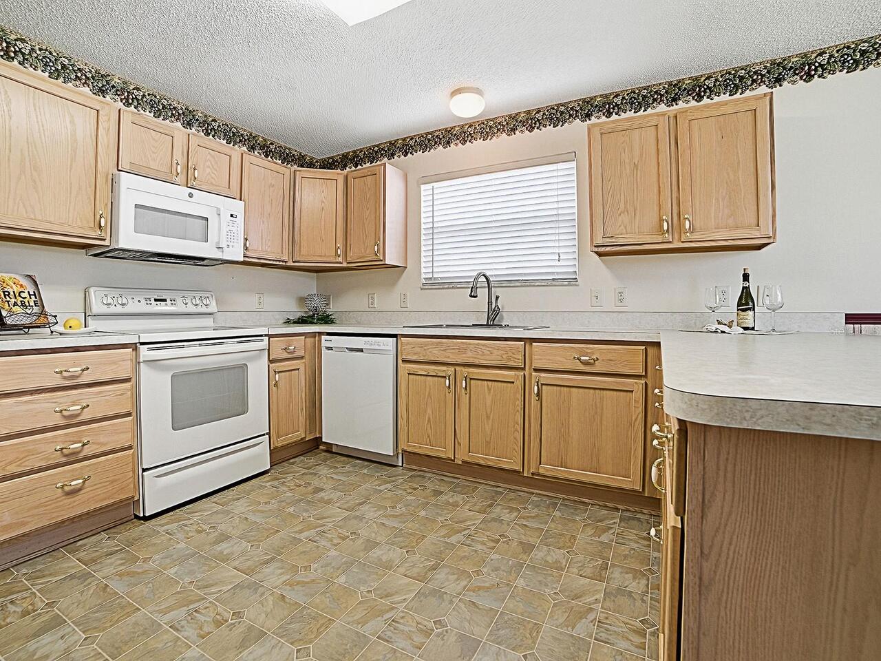 Listing Photo 10